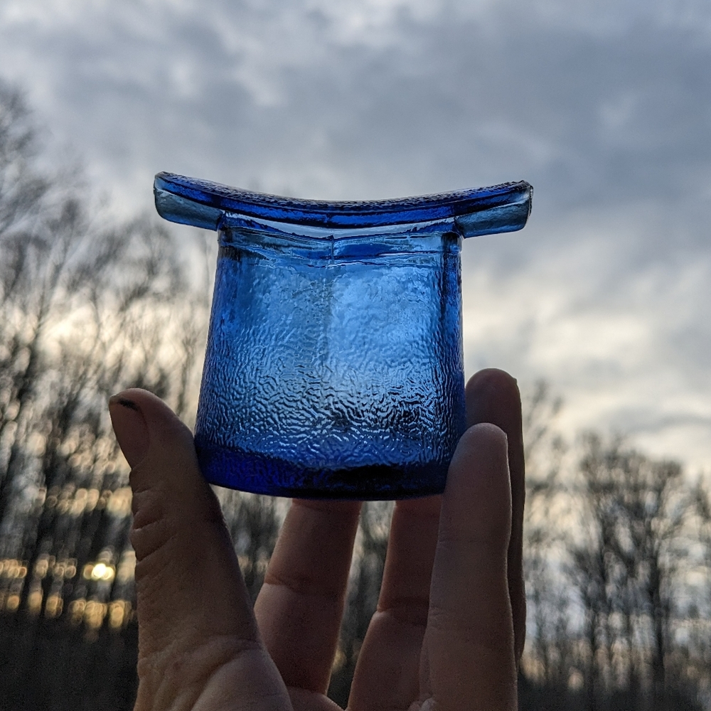 EVC TOP HAT GLASS ASHTRAY - Picture 4 of 5